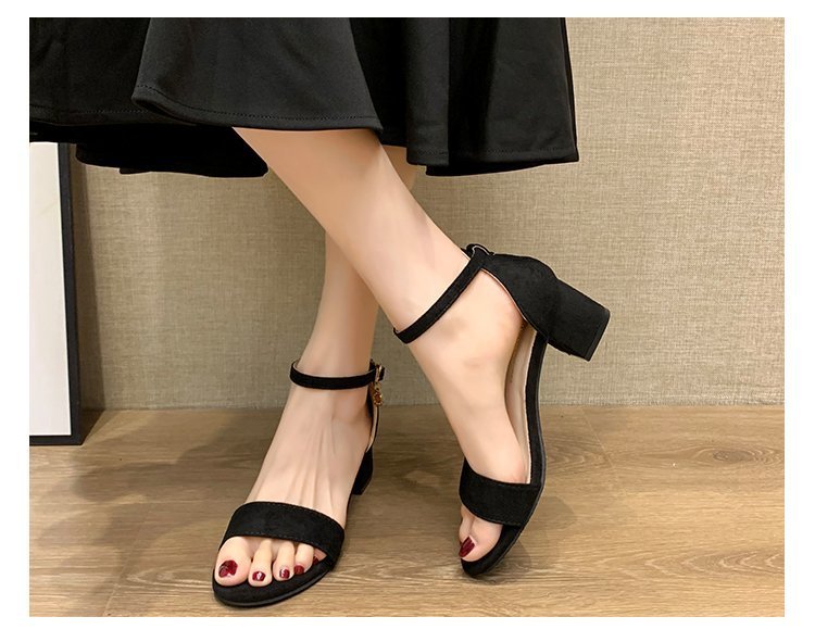 女单鞋夏季适合脚肥穿大脚骨宽松女鞋大码41一43加宽加肥一字带罗马