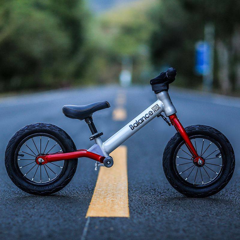 玫红色品牌: 兔兔熊 商品名称:儿童滑步车滑行车儿童平衡车无脚踏竞技