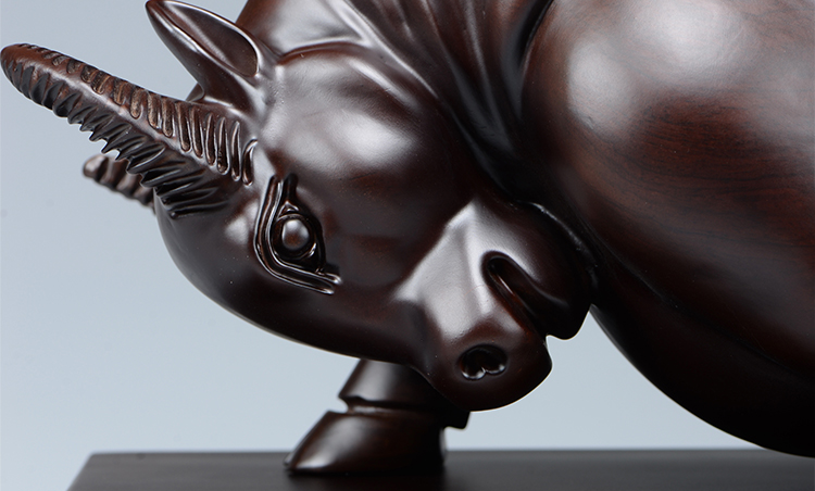 凯都木雕牛摆件十二生肖金钱牛花梨木头根雕红木家居装饰工艺品牛气冲