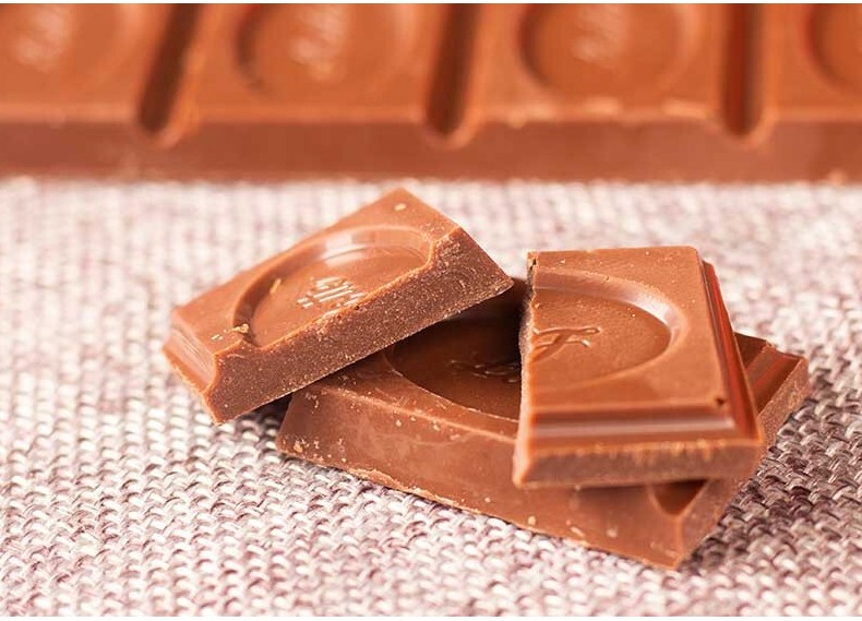 韩国进口零食品乐天加纳牛奶/纯黑巧克力70g黑红加纳巧克力板2味可选