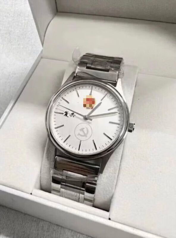 中国八一手表 复兴国徽为人名服务手表老上海手表男手动发条机械表