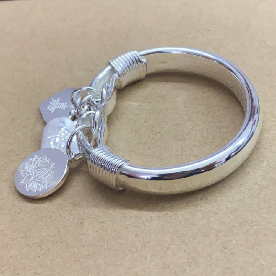 曲美思定制真银手工999足银手镯女手工定制实心扁款白银雪花银镯吊坠