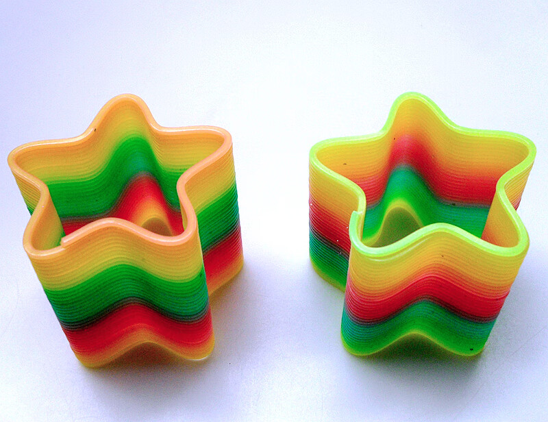 彩虹圈魔术圈 彩虹圈玩具抖音同款 大号 塑料弹簧圈夜光环魔力怀旧