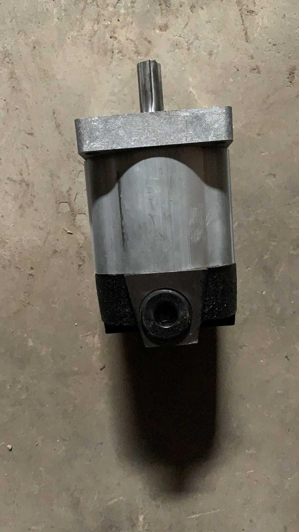 适用迪尔60 654 720 724 820 824转向泵 转向恒流泵 齿轮泵【图片