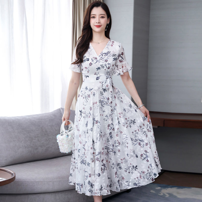 冰丝碎花连衣裙女夏2021新款喇叭袖仙长裙修身长款收腰裙子女装粉色