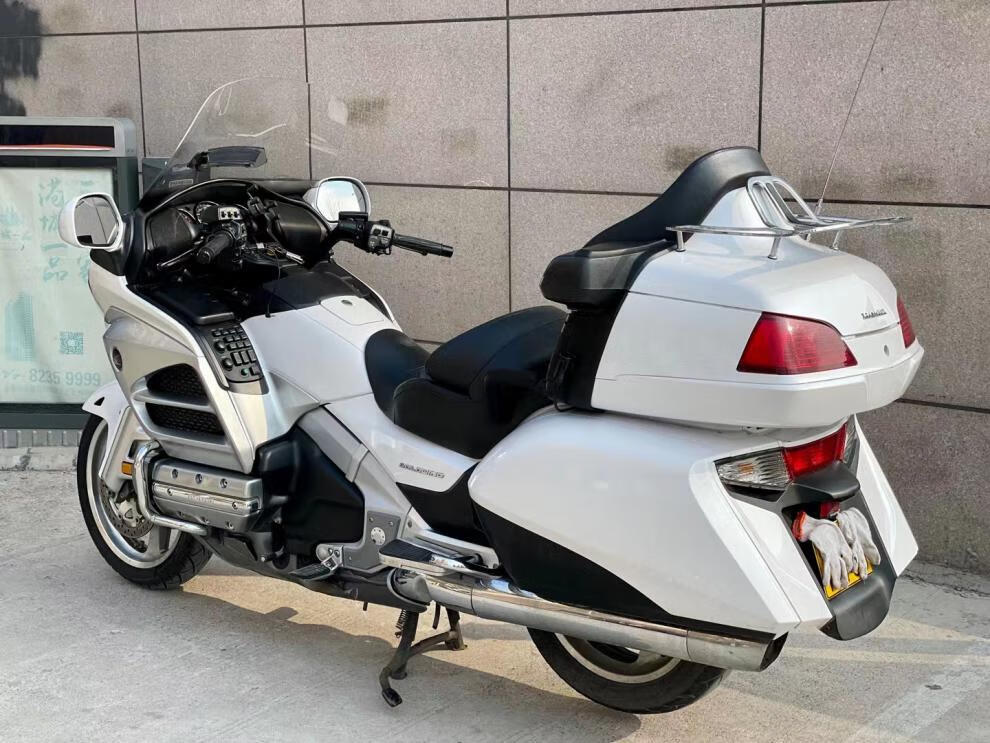 豪华本田金翼gl1800长途旅行大踏板马杰斯特250c巡洋舰摩 乳白色 需要