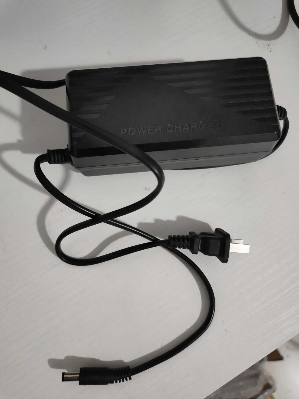 适用于12伏锂电池充电器聚合物6安8a10a三元一体机带风扇美格尔12.