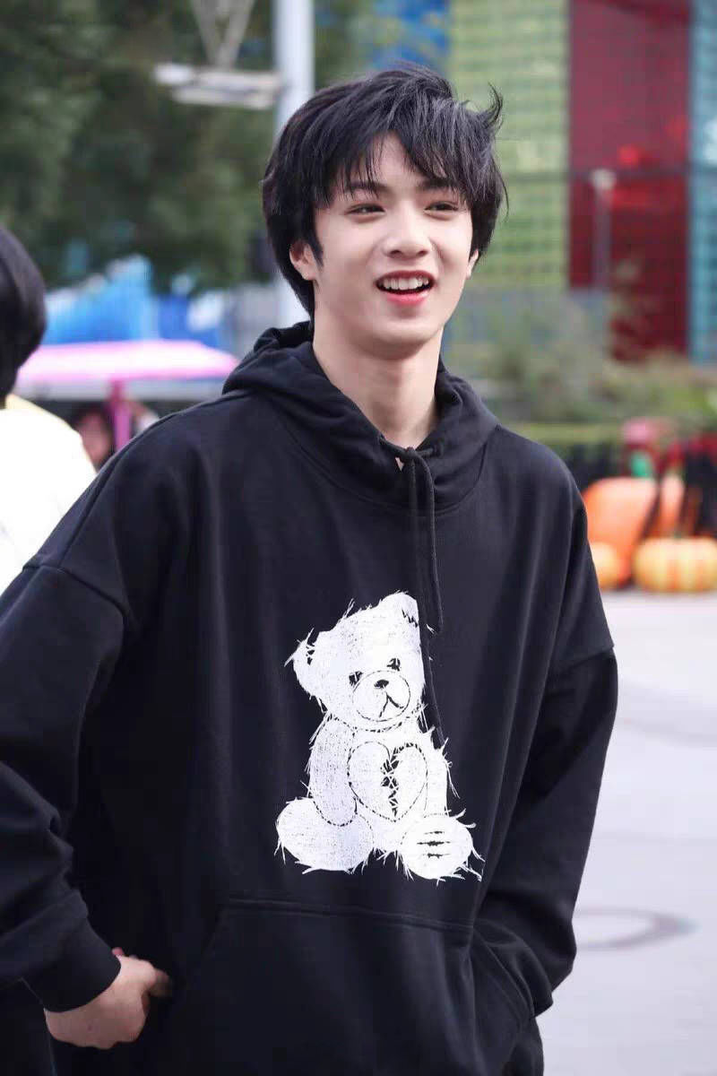 刘耀文同款衣服卫衣外套tnt时代少年团宋亚轩马嘉祺黑色小熊血爪抓痕