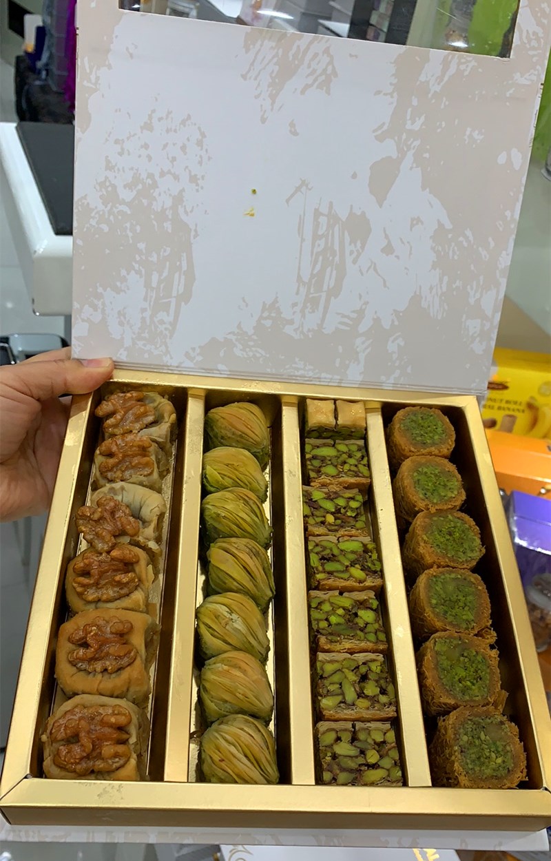 现货迪拜特产chocolala开心果碧根果夹心西式糕点点心500g礼盒装400g