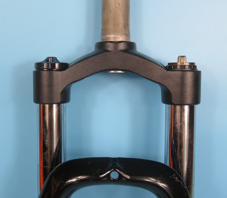 山地自行车前叉避震锁死叉子无纹加粗减震碟刹叉黑白铁铝龙头配件26寸