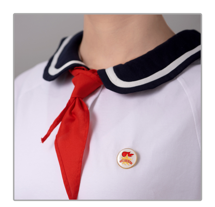 卓玛诗雅 标准少先队队徽小学生队员火炬 队旗手持中国少年先锋队旗