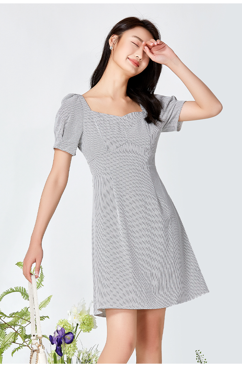 阿依莲2022年夏季新款优雅闪钻短袖方领连衣裙简约高腰短款裙子 柔雾