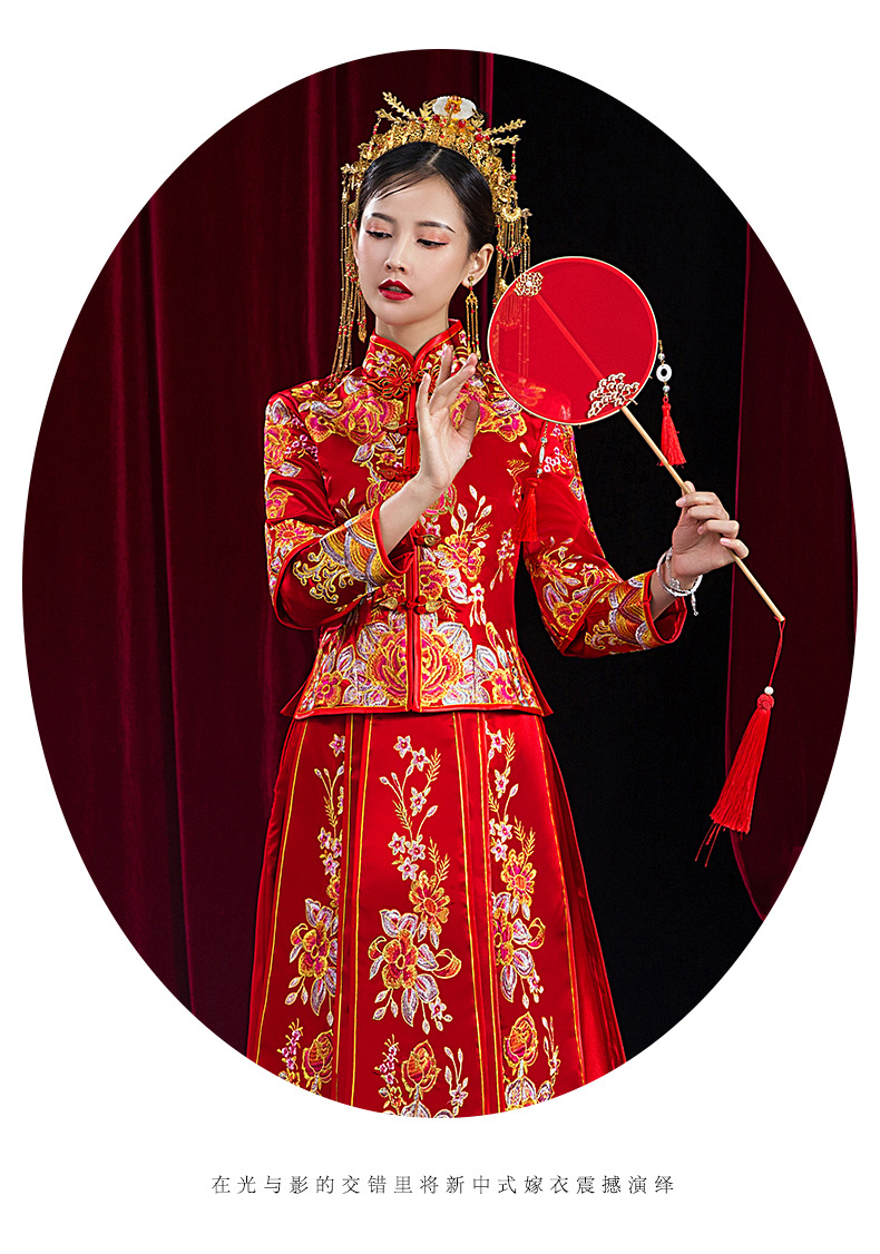 适用场景:婚礼襟形:圆襟衣长:长款风格:复古风类别:唐装流行元素:撞色