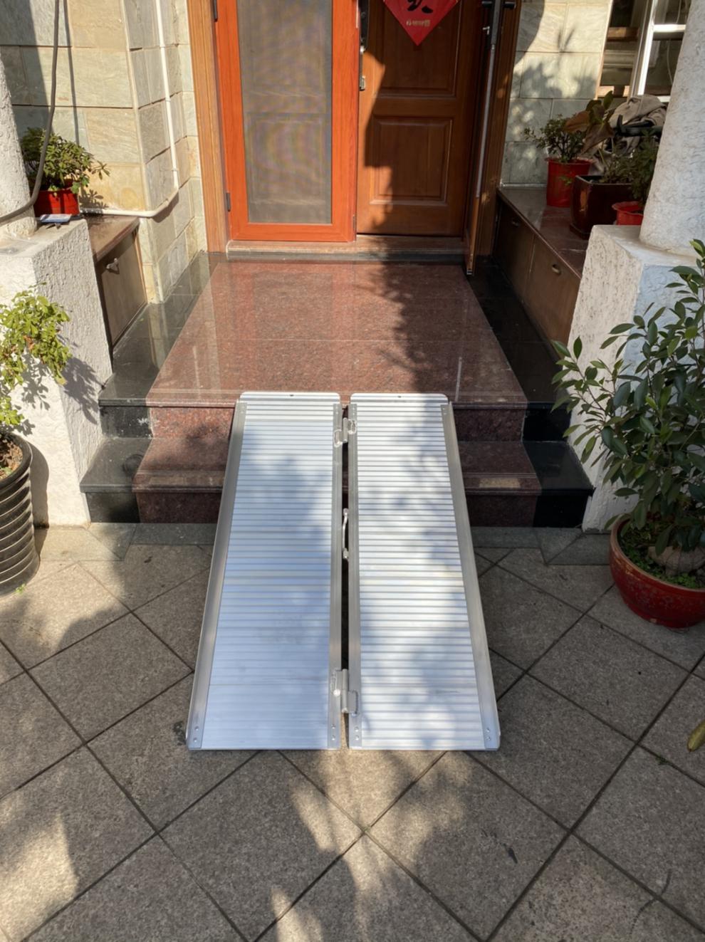 无障碍坡道板无障碍便携式移动轮椅坡道上楼梯平板推车卸拉装货垫板