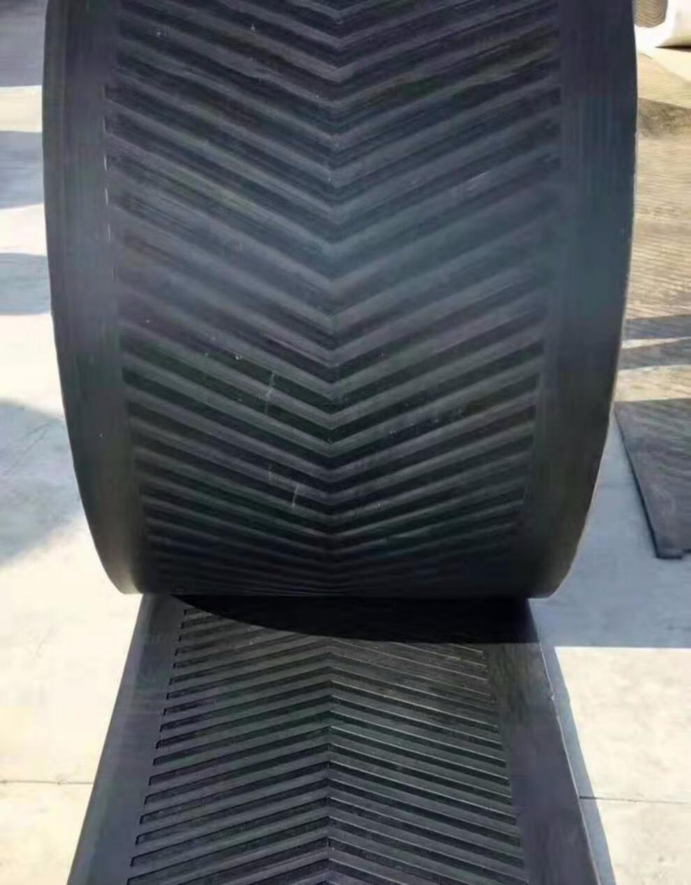 防滑人字尼龙输送带粮食机皮带花纹传动带尼龙帆布输送带 黑色 1400