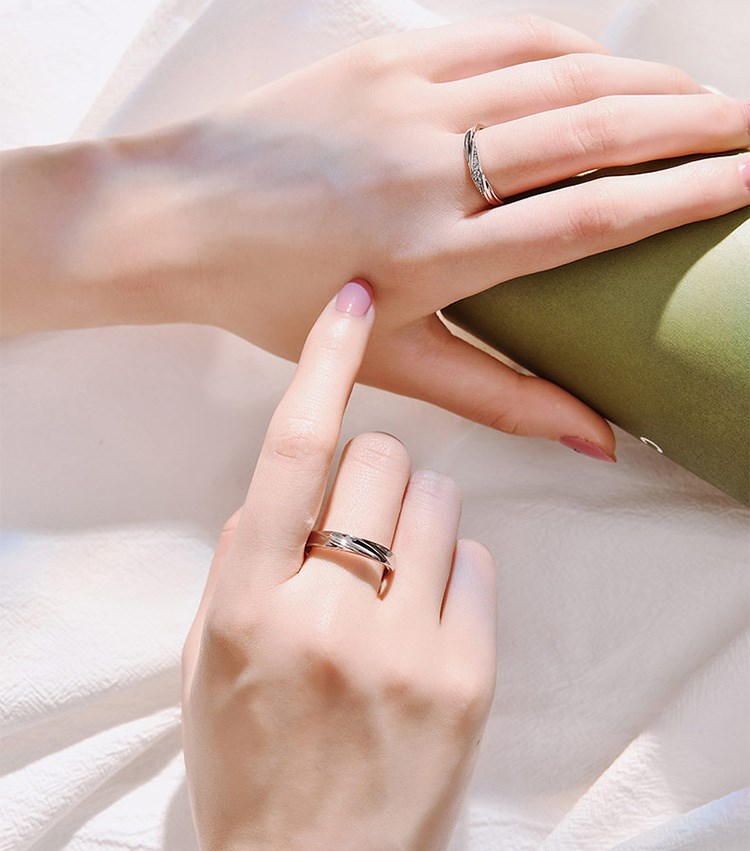 周大福焕美铂金戒指pt950情侣对戒男女18k金钻戒情人节礼物送女友