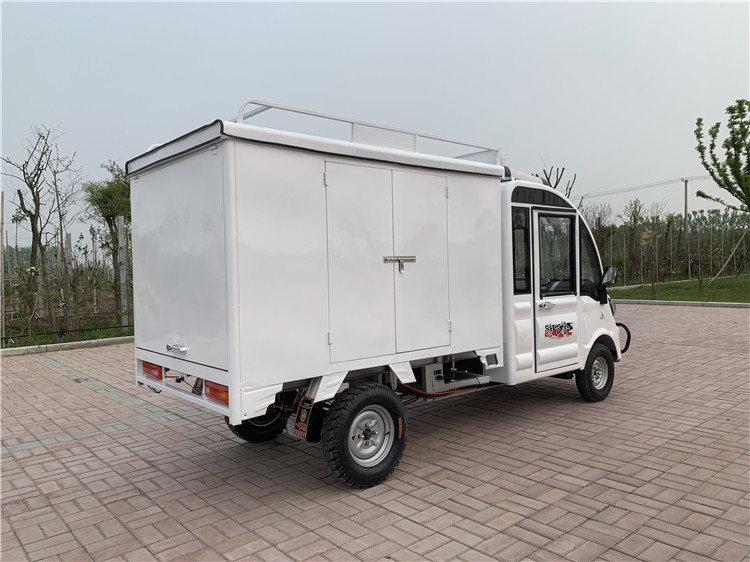 英诺普快递车电动四轮拉货载货大功率载重王全封闭车厢油电两用电动车