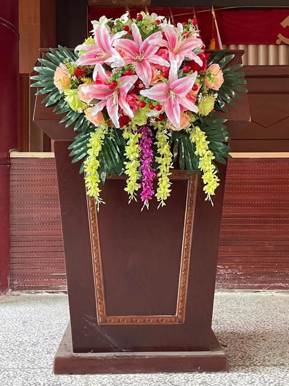 会议室演讲台仿真花摆件真演讲台花仿真花会议讲台花台假花挂式下垂