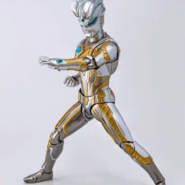 万代(bandai)光辉赛罗shf奥特曼手办同款究极闪耀形态儿童男孩超可动