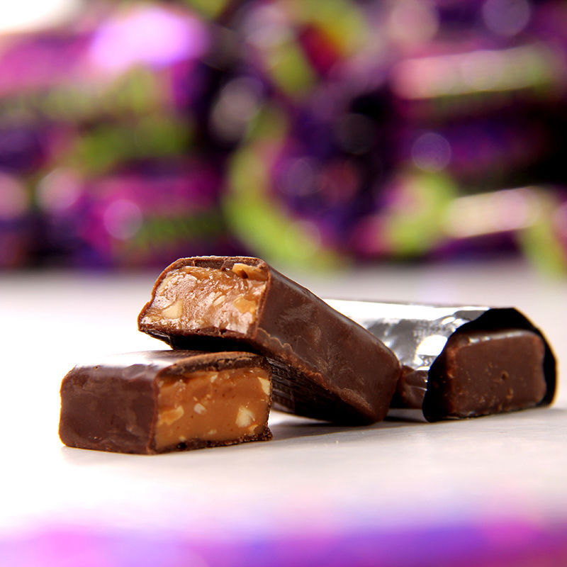 俄罗斯巧克力紫皮糖原装进口酥脆杏仁巧克力花生音符夹心巧克力糖一斤