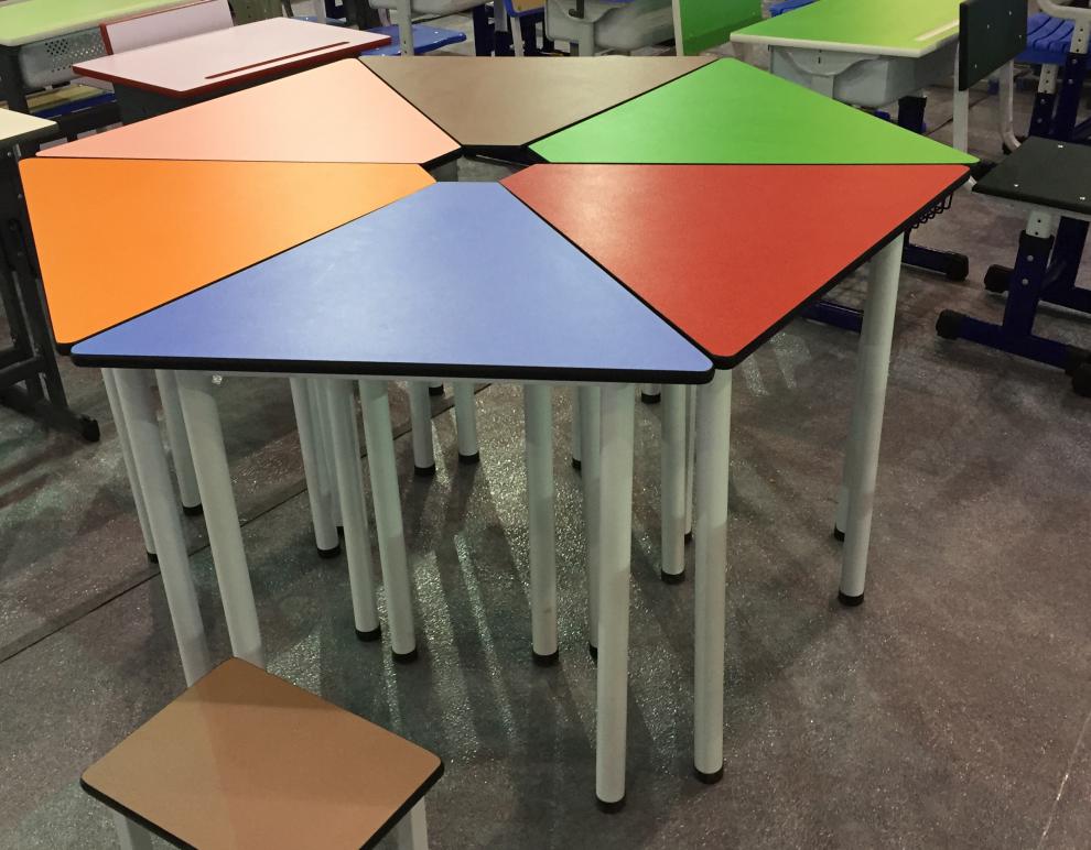 六边形桌 六边形团体辅导课桌椅梯形拼接彩色组合桌阅览桌活动培训创