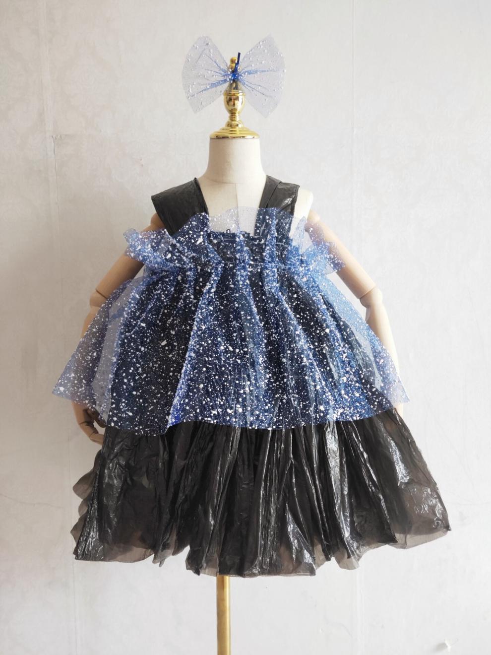 环保时装秀女孩女童塑料袋环保走秀演出服装亲子手工环保作业儿童蓬蓬