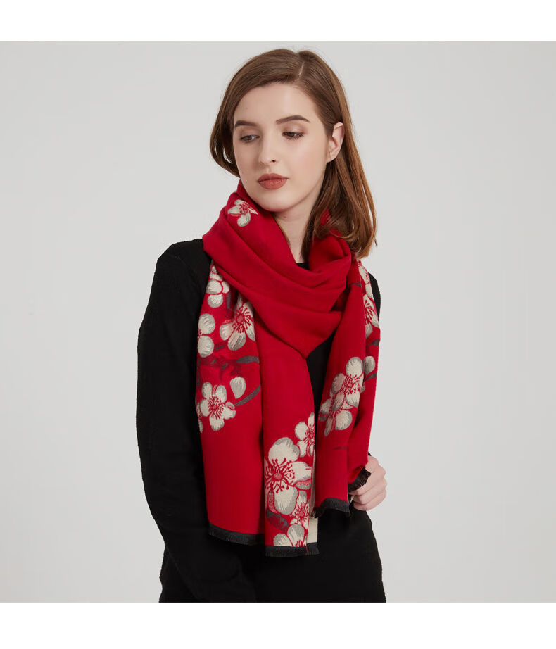 红色围巾女冬款网红披肩两用秋冬新款中老年人加厚款妈妈百搭围脖米色