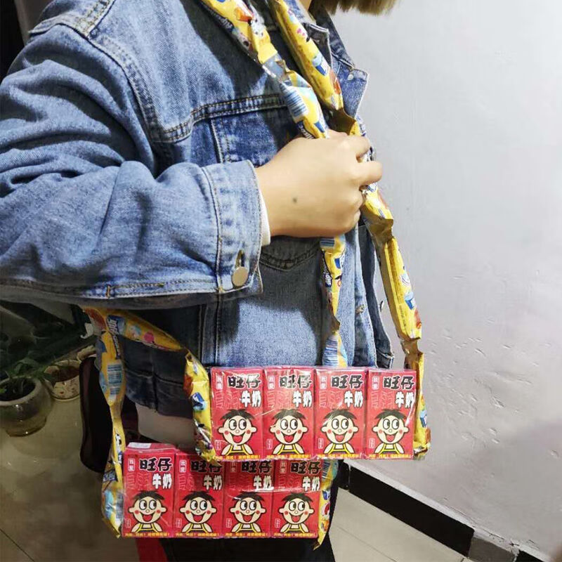 抖音秋天的个包包旺仔牛奶挎包ad钙挎包网红阿尔卑b斯棒棒糖包