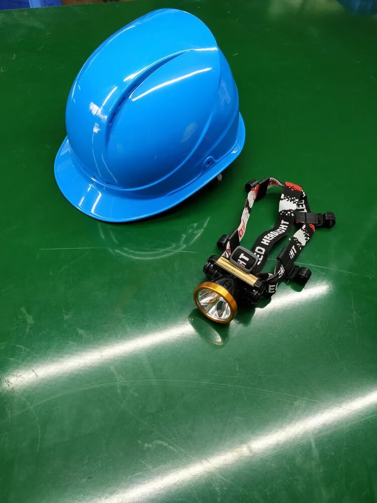 建筑工地专用头灯施工充电探照灯安全帽led头盔灯式安全帽头盔挂安全