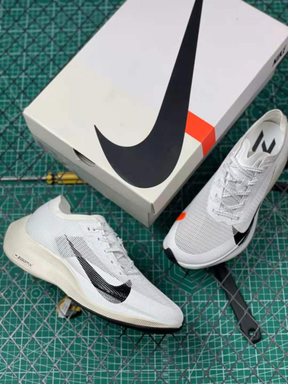 时间:2021年冬季鞋面材质:网布鞋底材质:橡胶类别:马拉松跑鞋适用性别