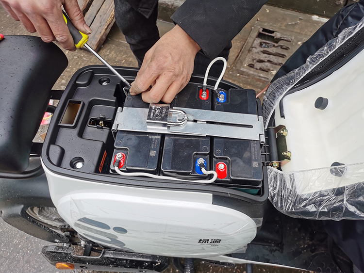 电动车电池锁防盗电瓶车座位下电瓶锁锂电池防偷坐垫锁座桶锁 座桶