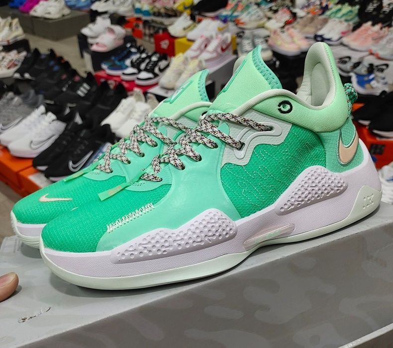 pg5保罗乔治5代篮球鞋男泡椒黑白玩转未来蓝粉低帮耐磨实战气垫鞋黑白