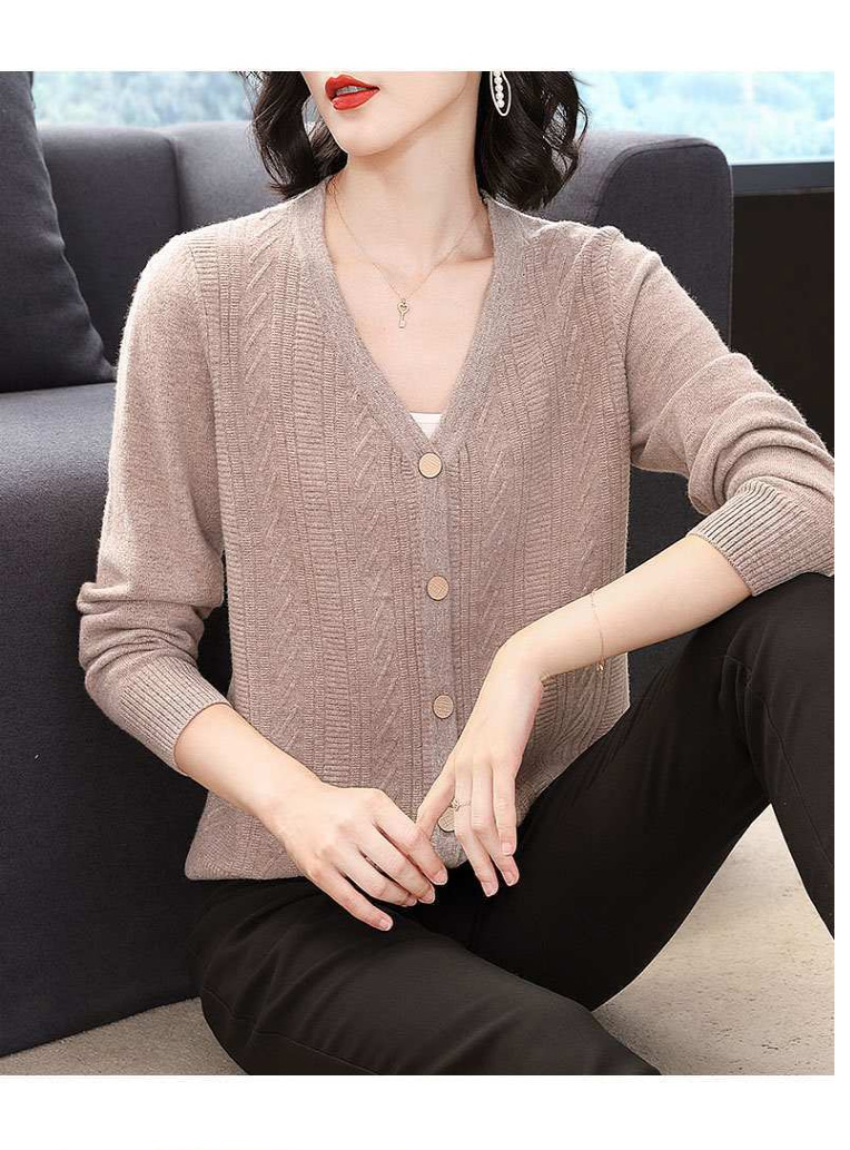 中年妇女秋季开口毛衣中年人穿薄款羊毛针织开衫早春秋2021新款宽松外