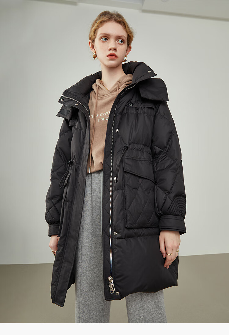 90白鸭绒范思蓝恩2021年冬季新款时尚休闲连帽羽绒服女外套214086黑色