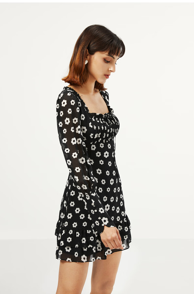 bebe2021秋冬新款女高腰x型法式方领印花灯笼袖褶皱连衣裙350001白黑s