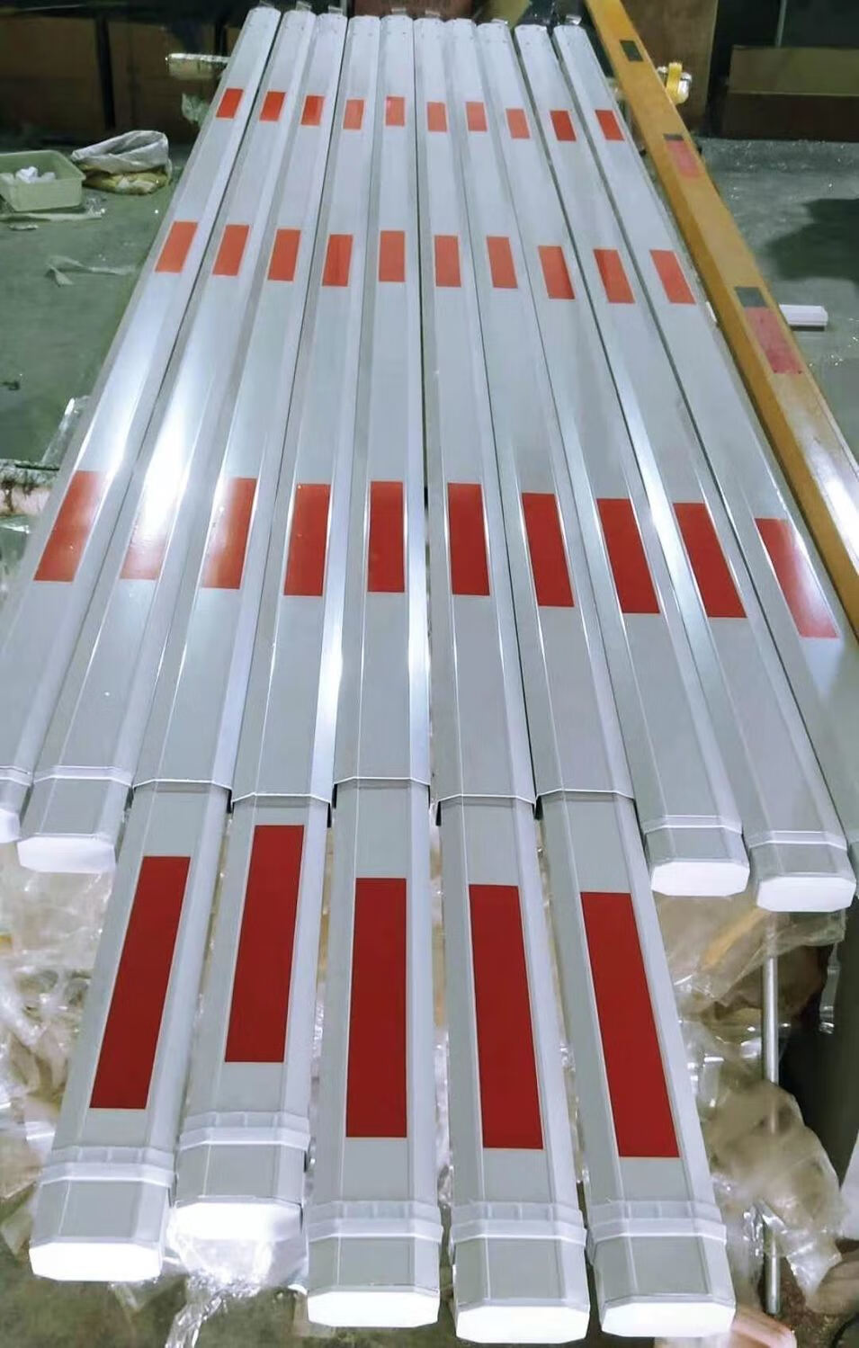 道闸直杆伸缩胶条杆小区门禁挡车杆停车场升降拦车杆铝合金八角杆