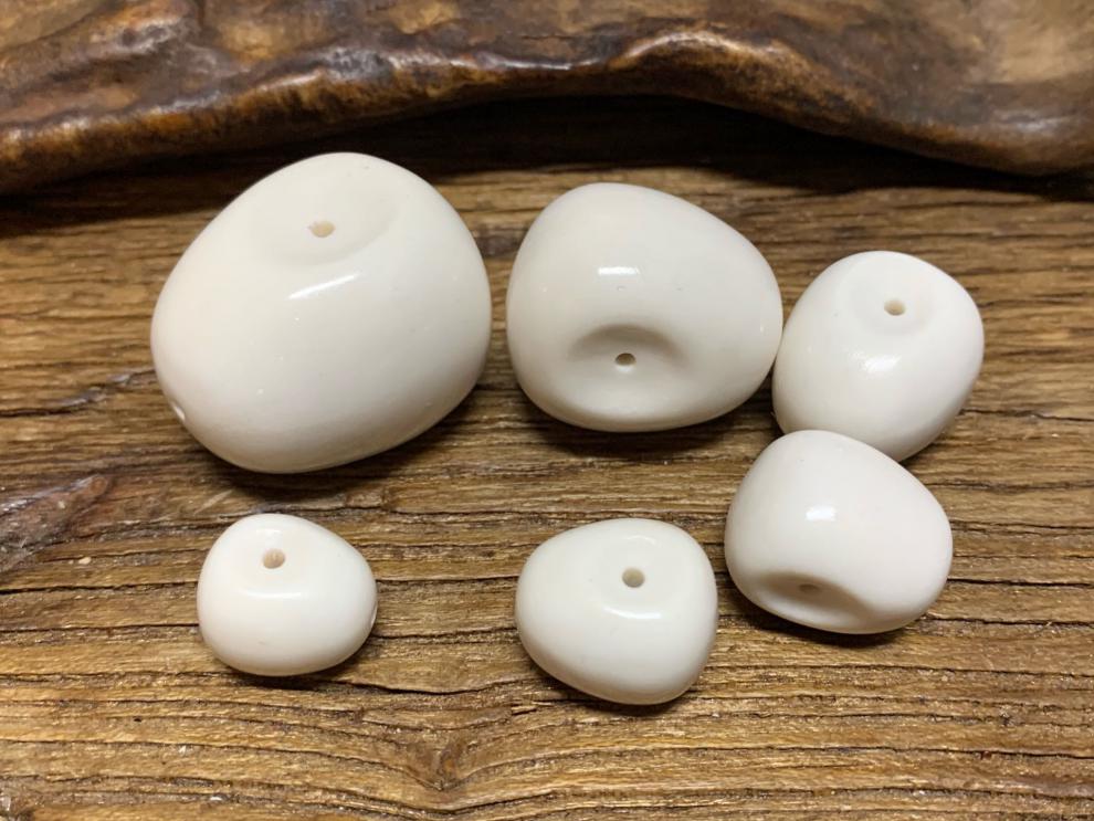 周庆祥天然鹿角雕刻西施壶型三通新款文玩手串配饰尺寸竖孔约20对孔约