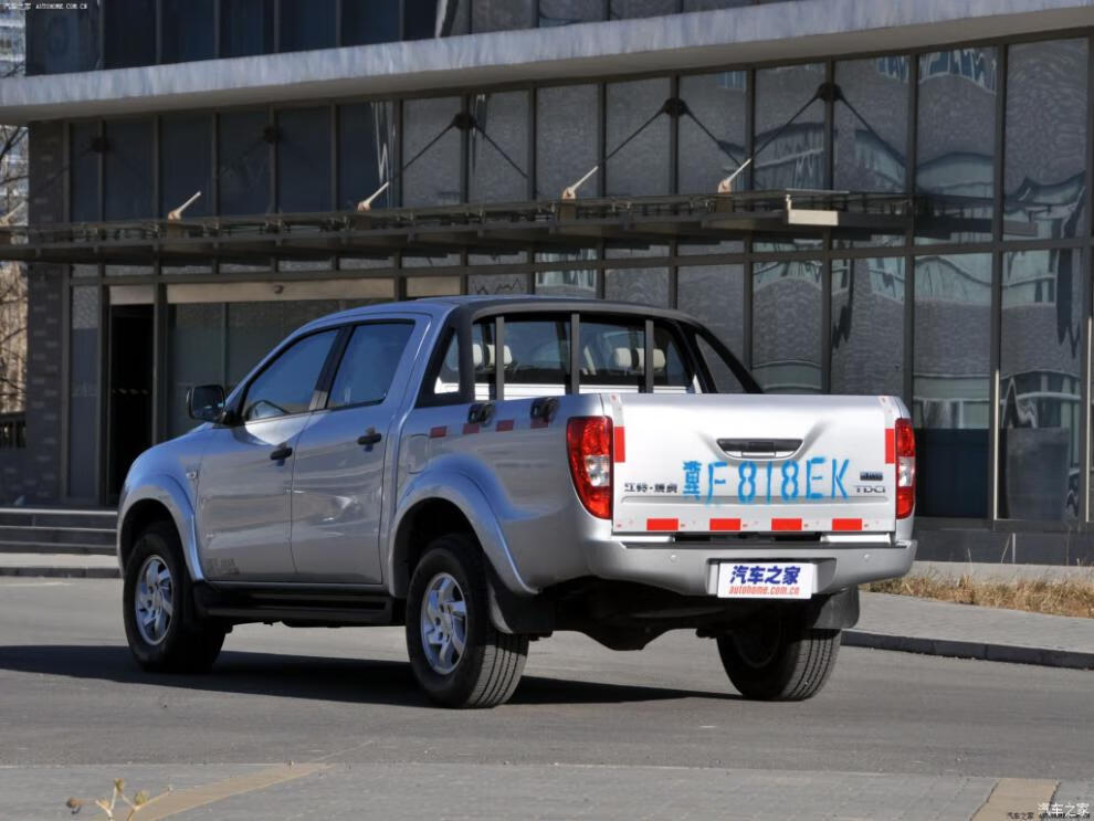 适用于江铃域虎后保险杠域虎3域虎5皮卡后杠壳防撞杠后护杠带踏皮专车