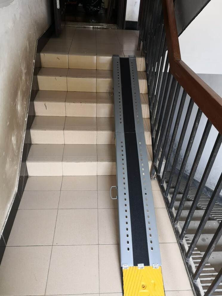 无障碍坡道板楼梯坡道斜坡板可折叠无障碍坡道板摩托上坡上楼台阶板