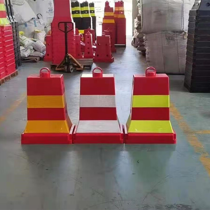 道路围栏橡塑料公路工程施工围挡分流水马防撞桶可堆叠路障 隔离墩杆
