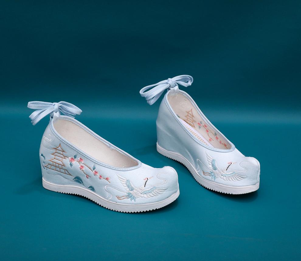 卡辑汉服鞋子女复古汉服配鞋内增高古风鞋子女绣花鞋民族风老北京布鞋