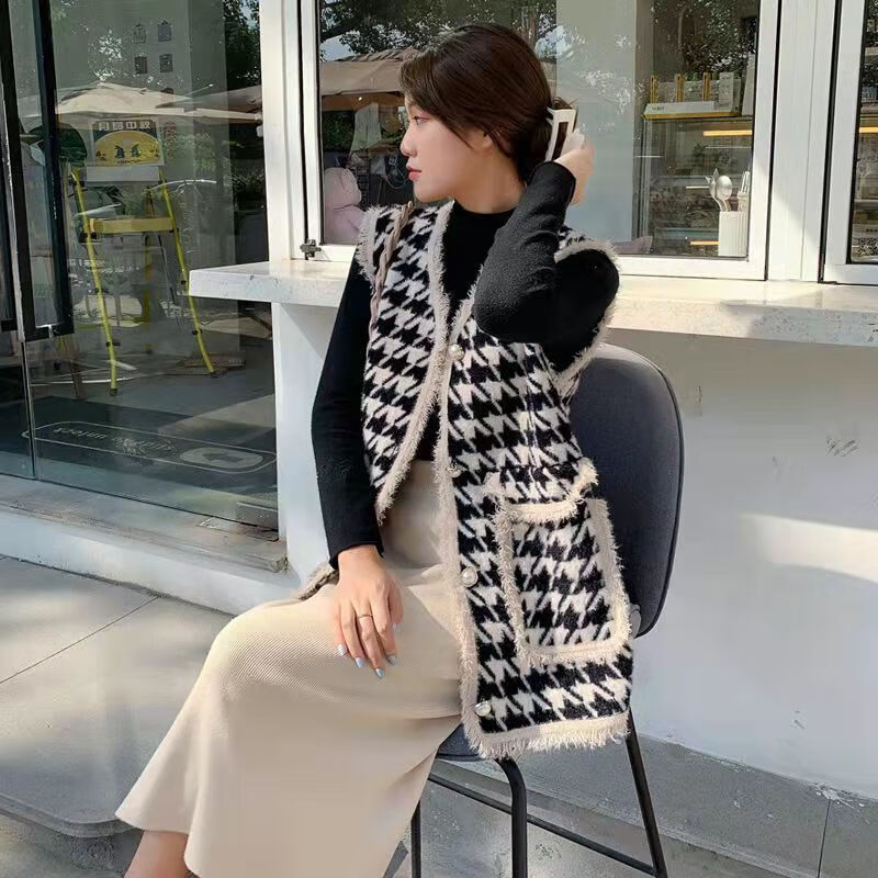 网红小香风千鸟格气质百搭洋气大码马甲女春秋中长款背心外搭马夹白色