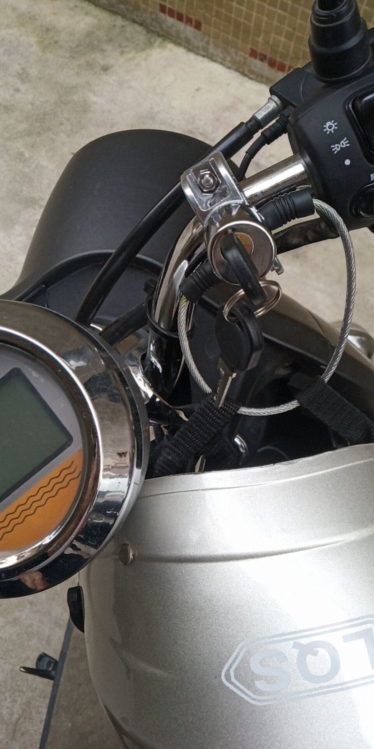 新款头盔锁摩托车安全头盔锁防盗钢丝头帽锁多功能通用固定新款头盔锁