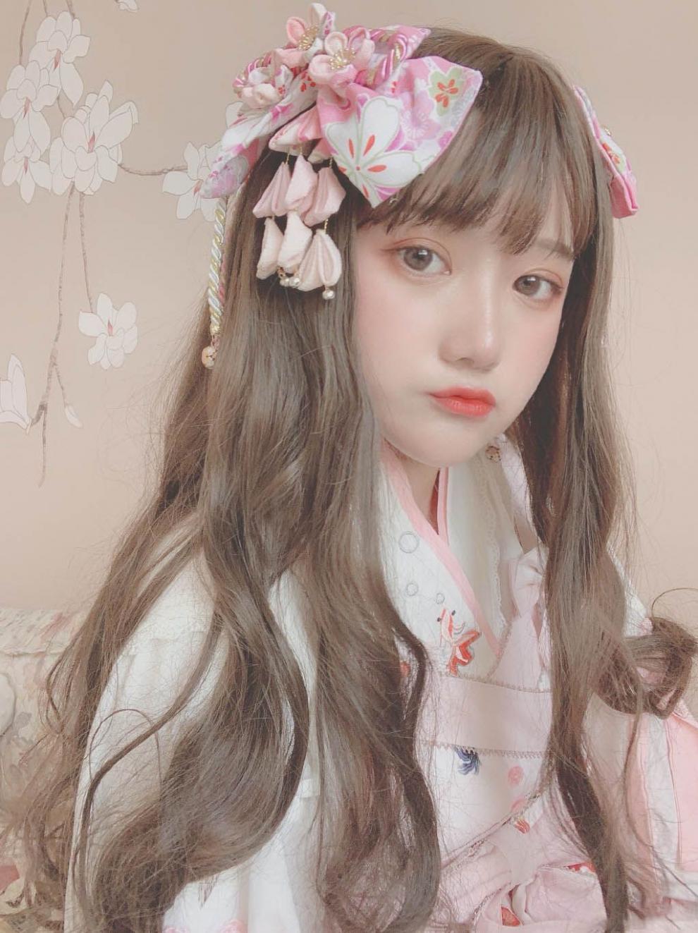 适用人群:通用假发发型:长卷发长度:长发材质:高温丝色系:其他商品