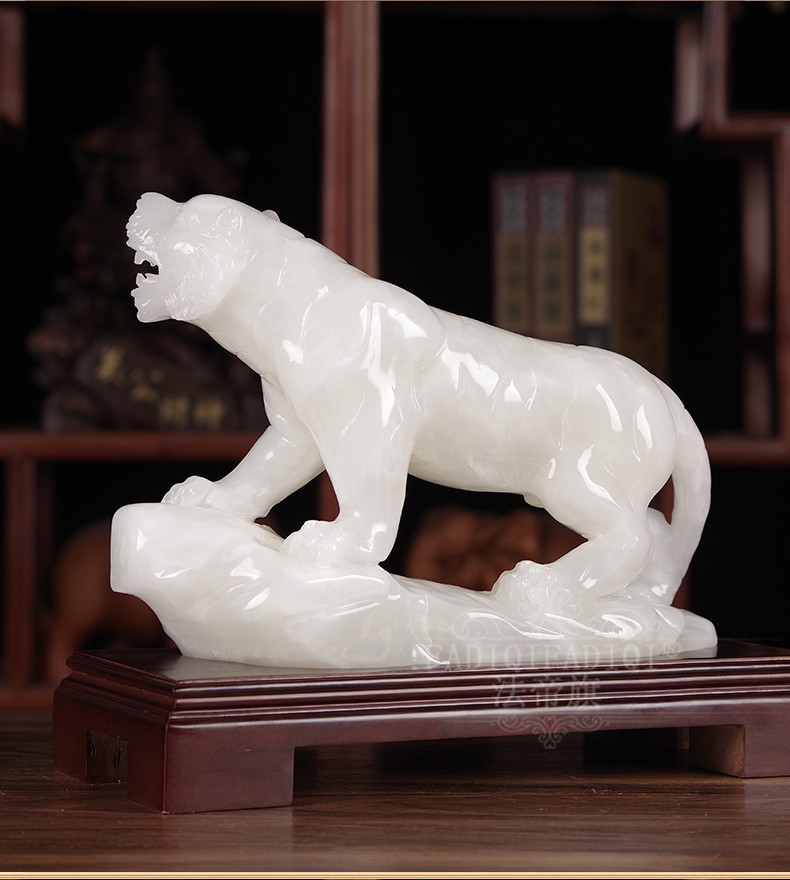 法帝旗轻奢品牌玉石老虎工艺品摆件新年过年礼物虎虎生威客厅玄关摆设