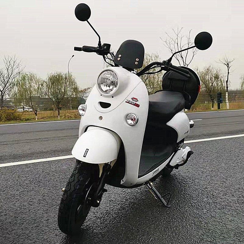 新款国标单灯小龟王电动车男女式成人可上牌白色60v整车带5块电池整车