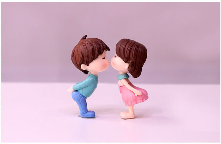 小米mi小米生态同款创意汽车摆件男孩女孩情侣亲嘴公仔个性可爱车载