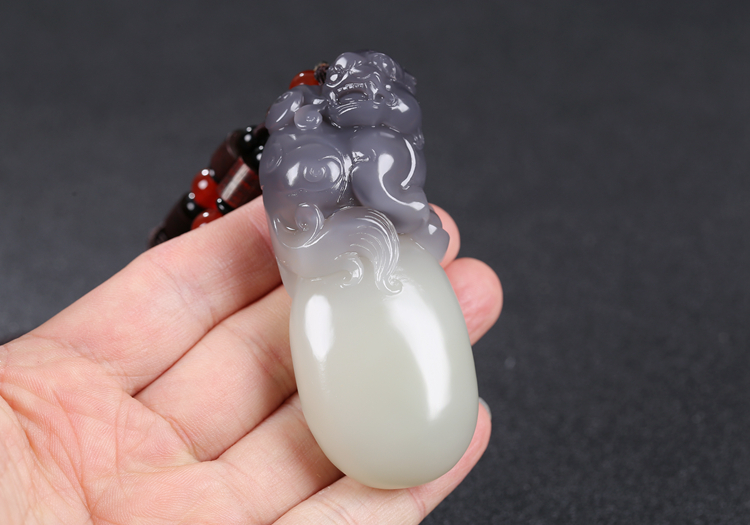 臻藏家纳福天然和田玉貔貅男手把件烟灰白玉仿古瑞兽玉石把玩件