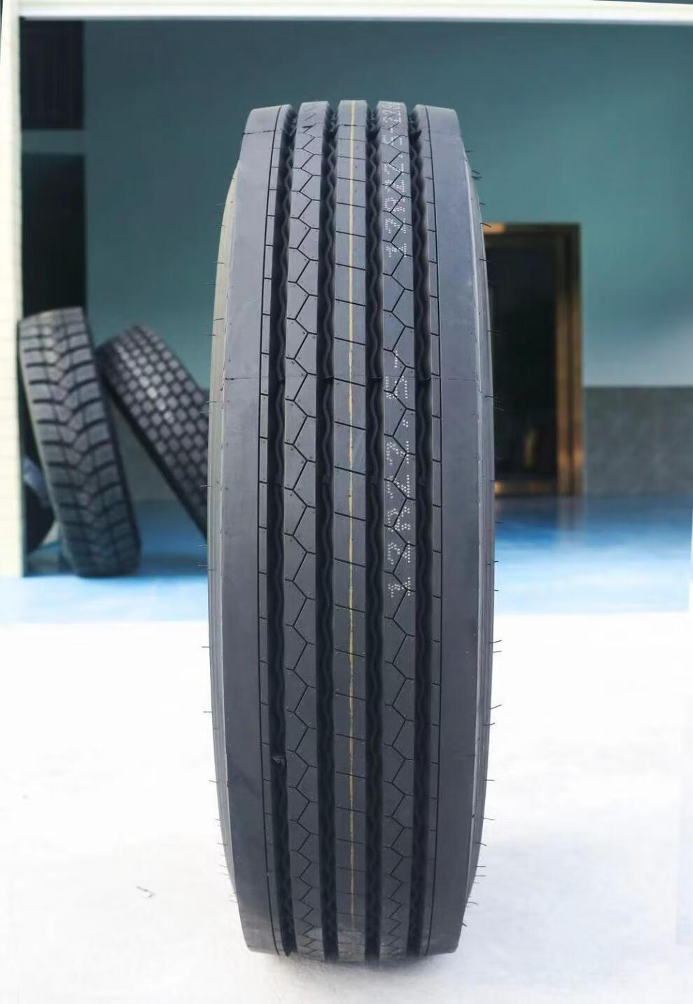 5真空胎1200r20钢丝轮胎大全 防爆百吨王矿山轮胎 12r22.