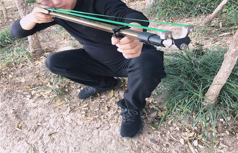 直杆弹弓抢打窝激光瞄准滑膛枪高精度扁皮筋户外长杆野战狼雷霆弹工器